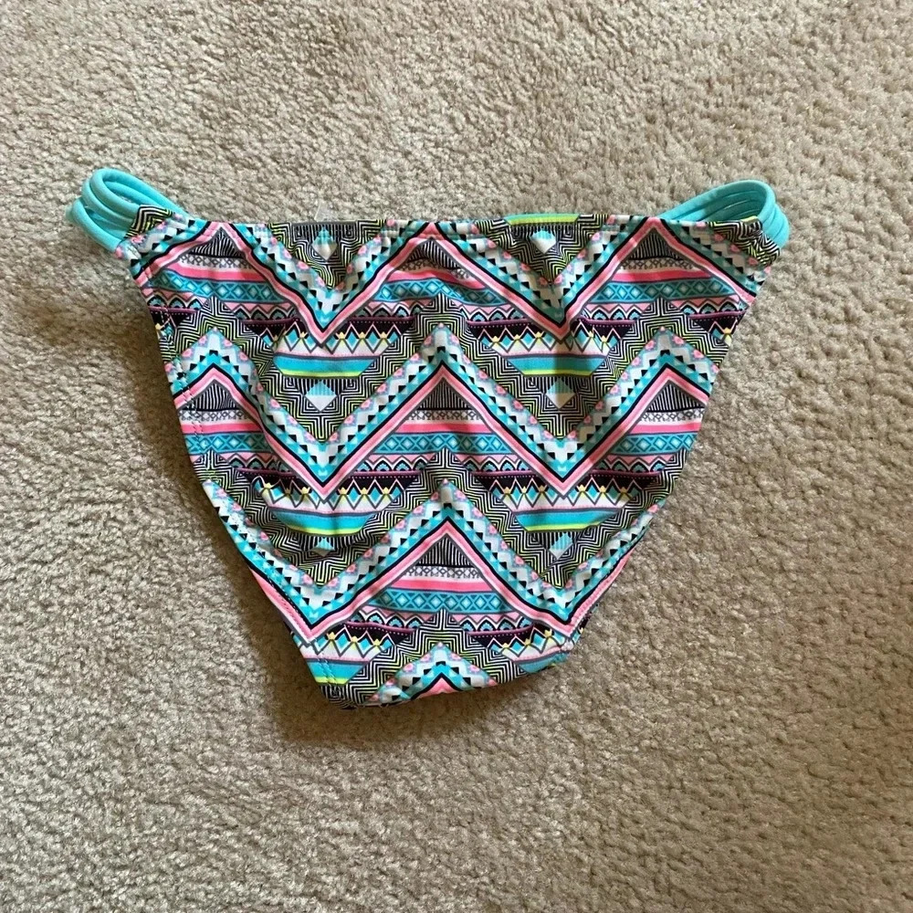 Bikini bottoms, new without tag or liner size medium - Picture 5 of 7
